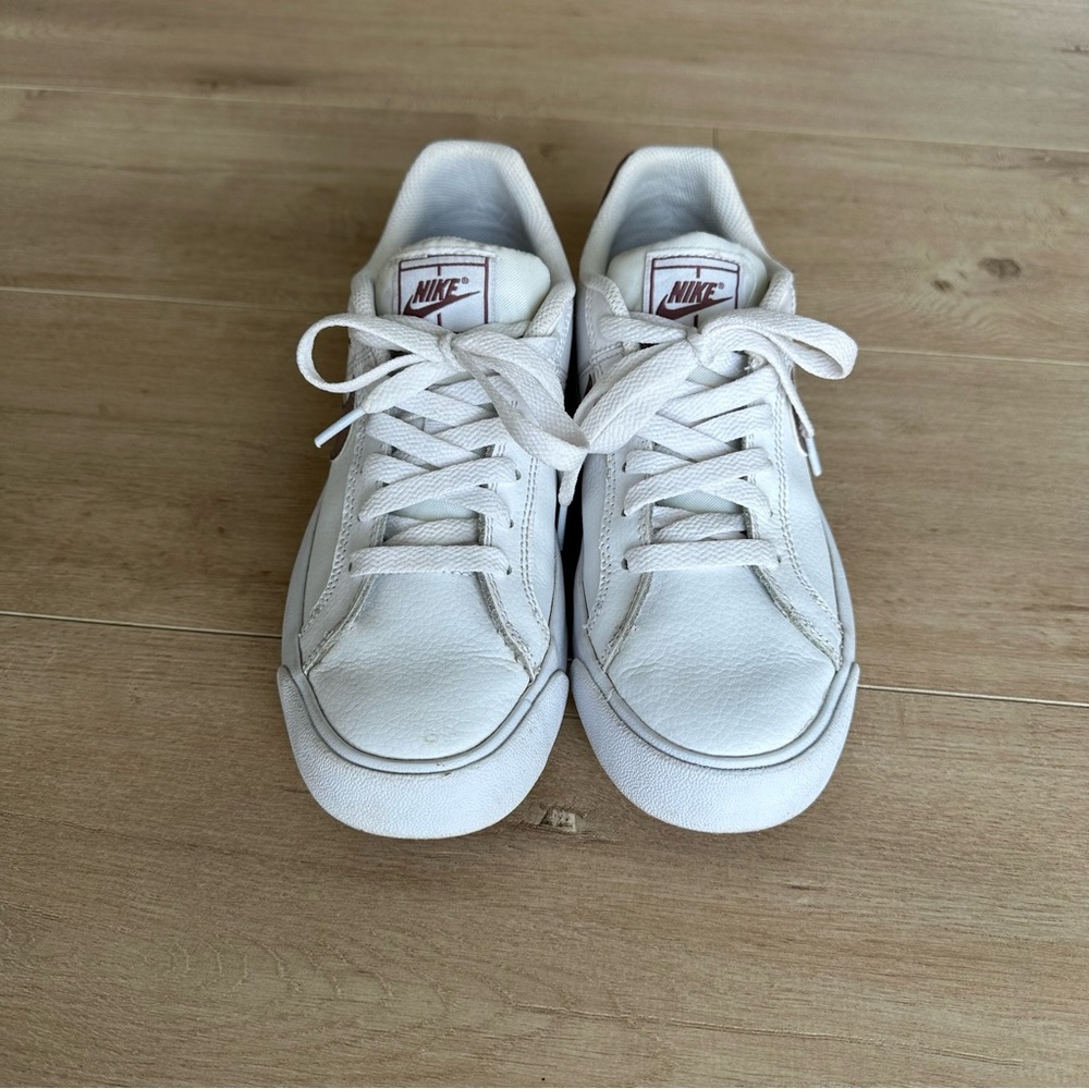 Women’s Nike Tennis Shoes
